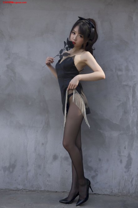 斗鱼主播小女巫露娜黑色流苏搭配黑丝美腿COS写真福利——CG源梦元宇宙